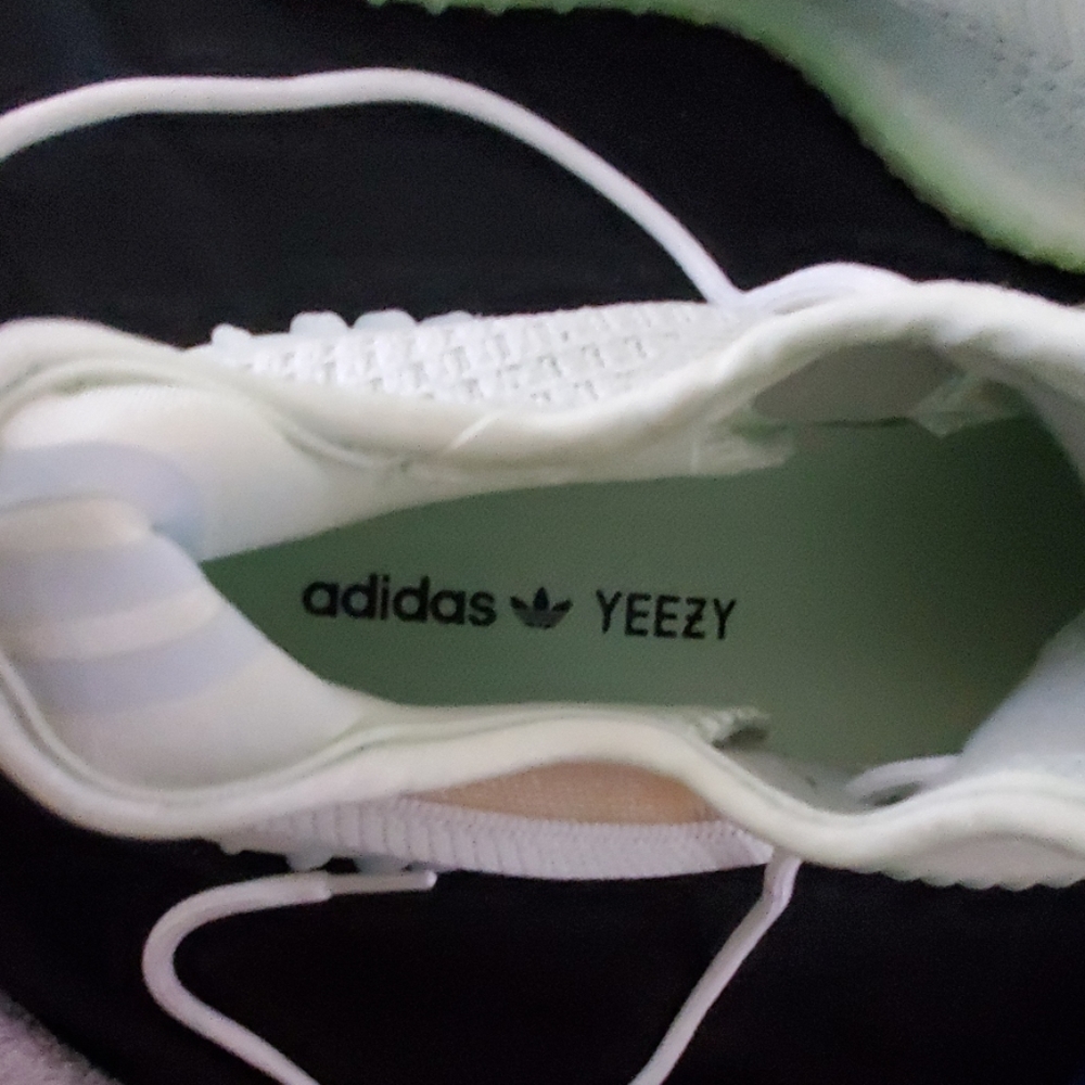 Yeezy - Picture 3 of 4